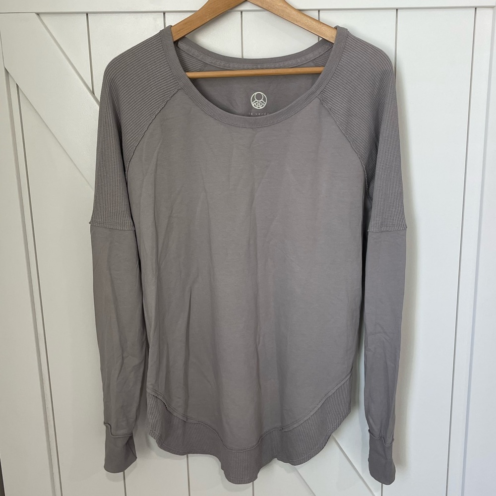 Le Verde grey long sleeve size large